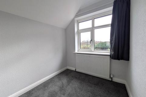 3 bedroom semi-detached house to rent, Brambletye Park Road, Earlswood
