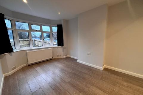 3 bedroom semi-detached house to rent, Brambletye Park Road, Earlswood