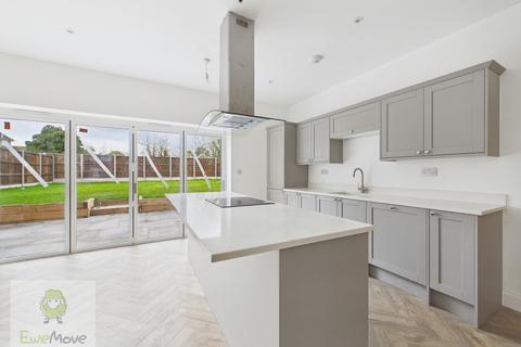 5 bedroom detached house for sale, White Horse House, The Street, Upper Stoke, Rochester ME3 9RT