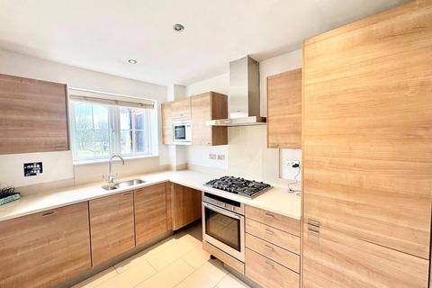 2 bedroom maisonette to rent, North Street, Winkfield, Windsor, Berkshire, RG12