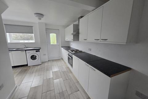 3 bedroom house to rent, Lawrence Avenue, South Shields