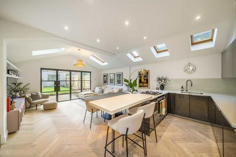2 bedroom flat for sale, Tranmere Road, London SW18