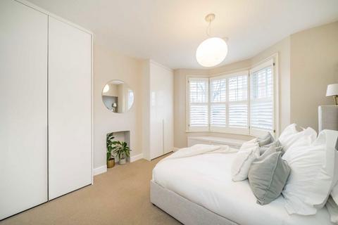 2 bedroom flat for sale, Tranmere Road, London SW18