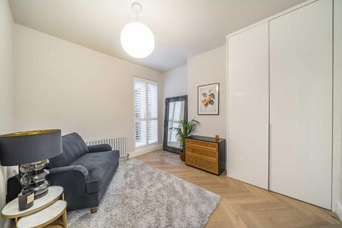 2 bedroom flat for sale, Tranmere Road, London SW18