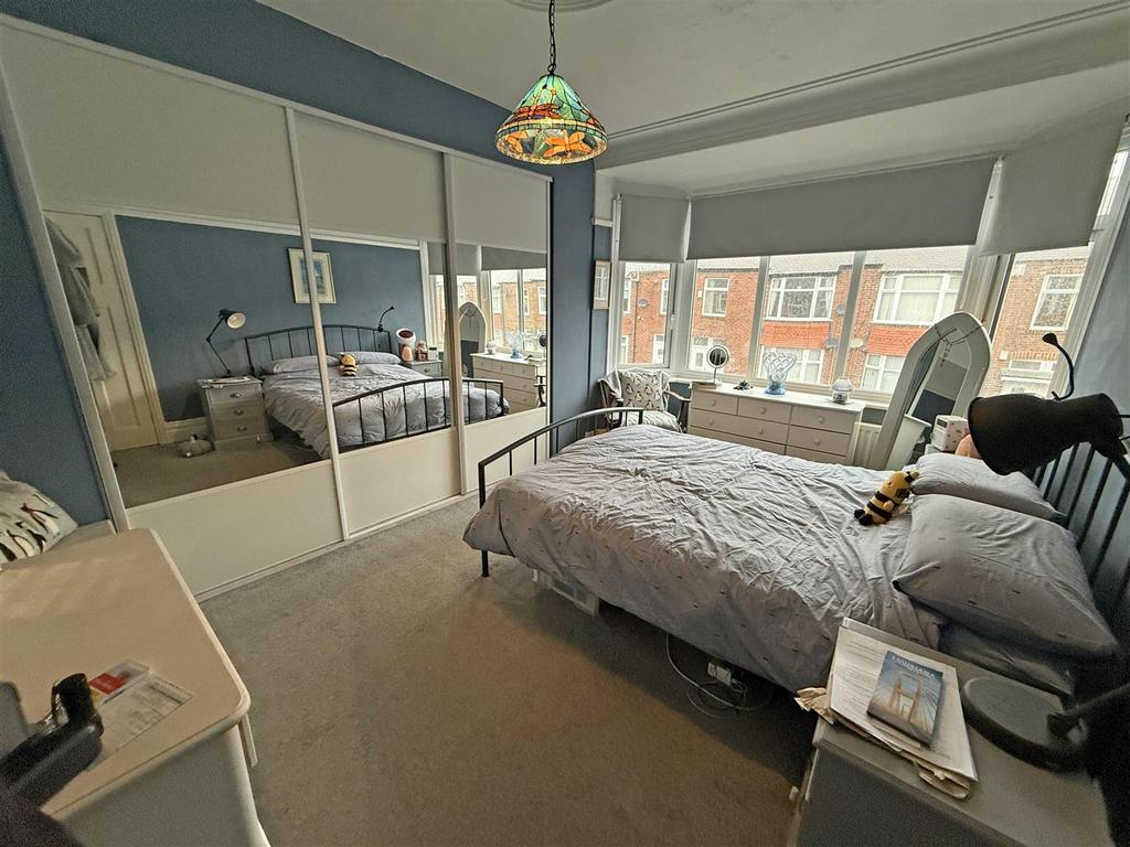 Bedroom 1.jpg