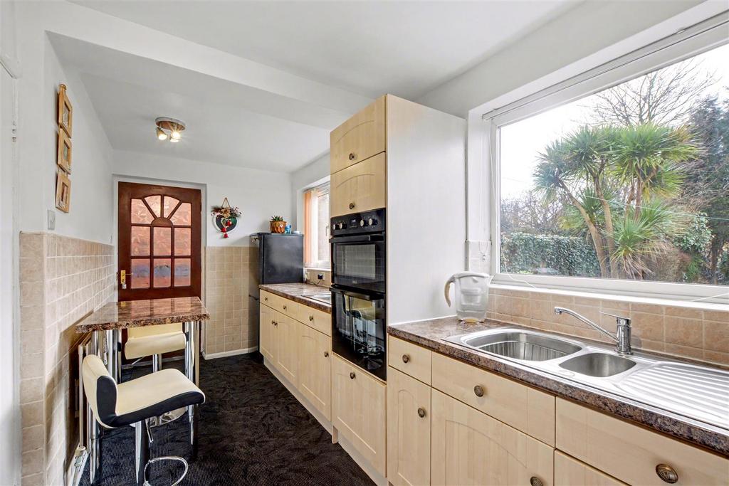 Kitchen 2.jpeg
