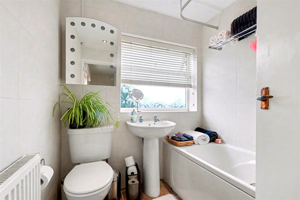 Bathroom 1.jpeg