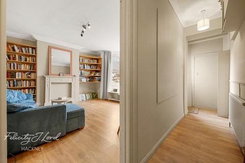 1 bedroom flat for sale, Lauriston Road, London, E9