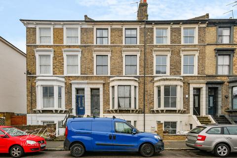 1 bedroom flat for sale, Lauriston Road, London, E9