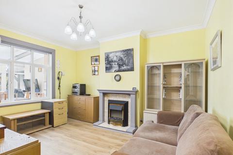 3 bedroom semi-detached house to rent, Burns Avenue, Feltham, TW14