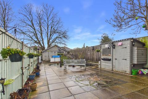 3 bedroom semi-detached house to rent, Burns Avenue, Feltham, TW14