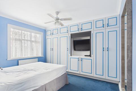 3 bedroom semi-detached house to rent, Burns Avenue, Feltham, TW14