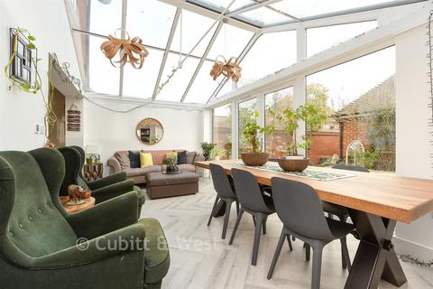 5 bedroom detached house for sale, Brookfield Drive, Horley, Surrey