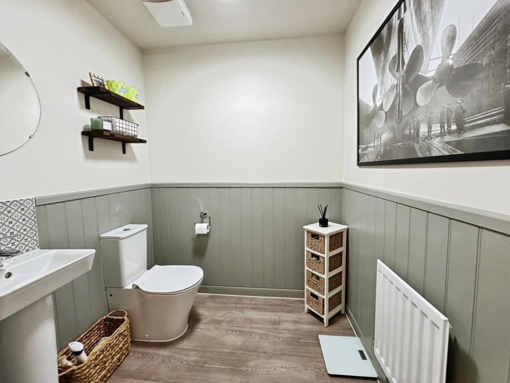 Downstairs WC.jpeg
