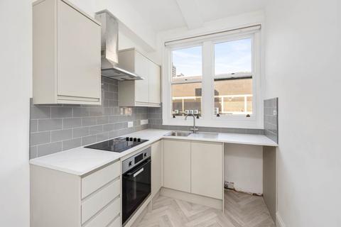 3 bedroom flat to rent, West Street, Brighton, East Sussex