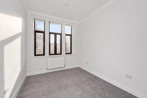 3 bedroom flat to rent, West Street, Brighton, East Sussex