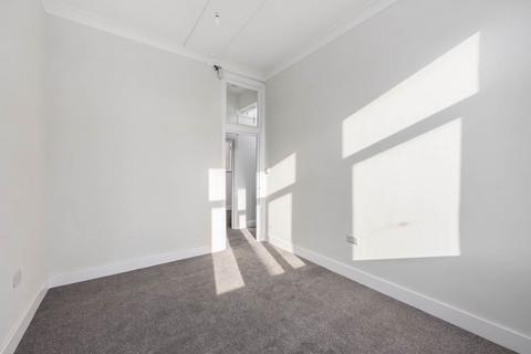 3 bedroom flat to rent, West Street, Brighton, East Sussex