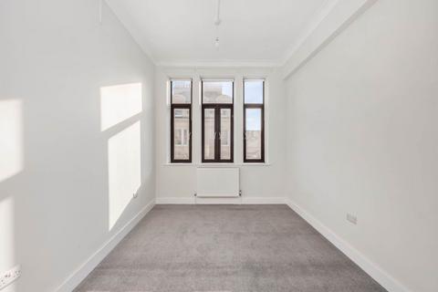3 bedroom flat to rent, West Street, Brighton, East Sussex