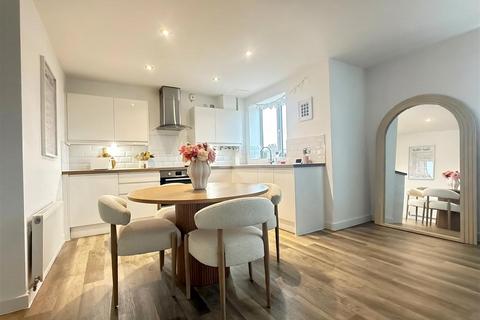 2 bedroom apartment for sale, St. Andrews Road, Northampton