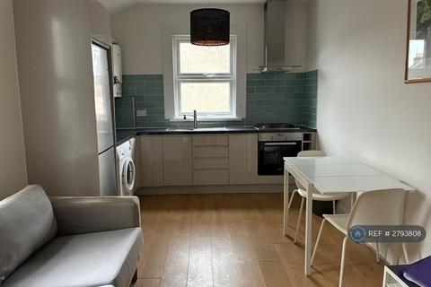 2 bedroom flat to rent, Victory Road Mews, London, SW19
