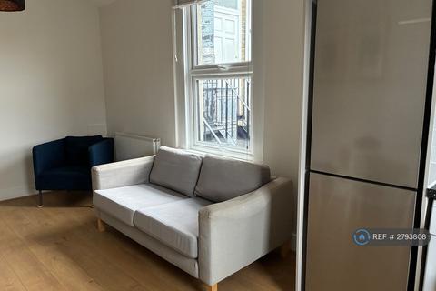 2 bedroom flat to rent, Victory Road Mews, London, SW19