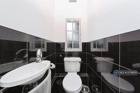 2 bedroom flat to rent, Kew Road, Richmond, TW9