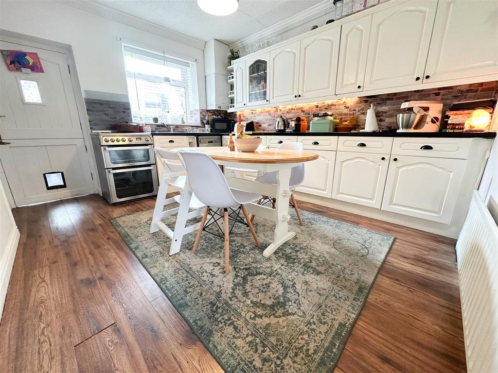 Kitchen dining room