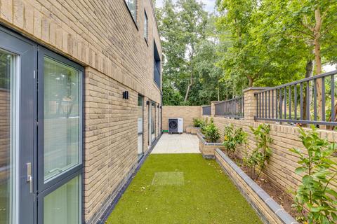 3 bedroom flat to rent, Purley Avenue, London, NW2
