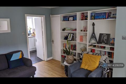 2 bedroom semi-detached house to rent, Wilderswood Close, Manchester, M20