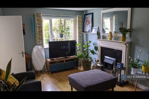 2 bedroom semi-detached house to rent, Wilderswood Close, Manchester, M20