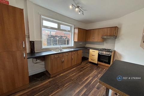 3 bedroom detached house to rent, Greenfold Avenue, Bolton, BL4