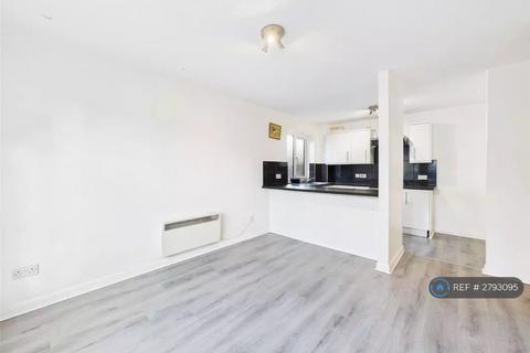 2 bedroom flat to rent, Wayside Court, Isleworth, TW7