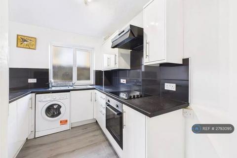 2 bedroom flat to rent, Wayside Court, Isleworth, TW7