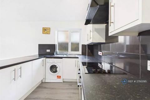 2 bedroom flat to rent, Wayside Court, Isleworth, TW7