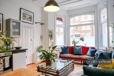 Studio to rent, Comeragh Road, London, W14