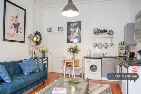 Studio to rent, Comeragh Road, London, W14