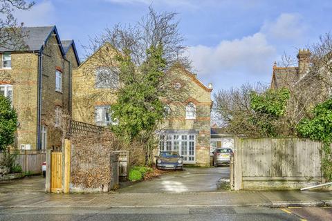 2 bedroom detached house for sale, Streatham Common North, London SW16