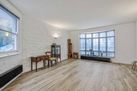 2 bedroom detached house for sale, Streatham Common North, London SW16