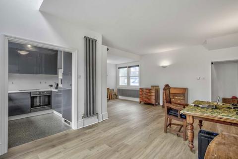 2 bedroom detached house for sale, Streatham Common North, London SW16