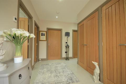 5 bedroom detached house for sale, 8 Pavilion View, Southowram, Halifax