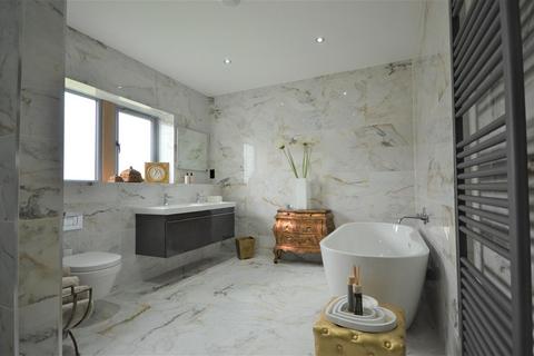 5 bedroom detached house for sale, 8 Pavilion View, Southowram, Halifax