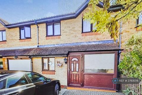 4 bedroom terraced house to rent, Celadon Close, Enfield, EN3