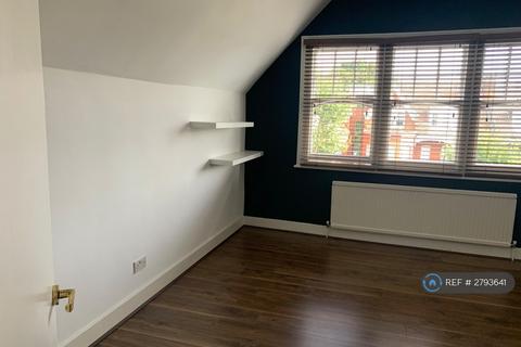2 bedroom flat to rent, Queens Avenue, London, N10