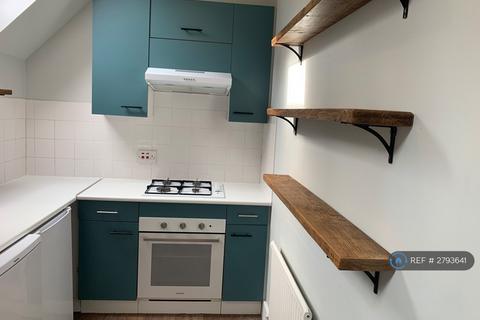 2 bedroom flat to rent, Queens Avenue, London, N10