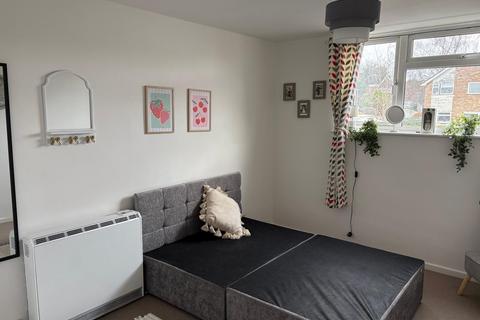 2 bedroom apartment to rent, Willow Way, Surrey GU9