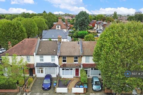 3 bedroom terraced house to rent, Edenbridge Road, Enfield, EN1