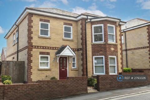 3 bedroom semi-detached house to rent, Park Road, Ryde, PO33