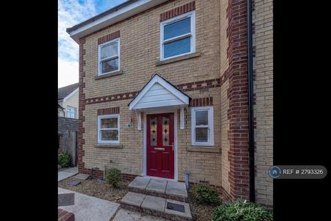 3 bedroom semi-detached house to rent, Park Road, Ryde, PO33