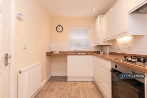 3 bedroom semi-detached house to rent, Park Road, Ryde, PO33