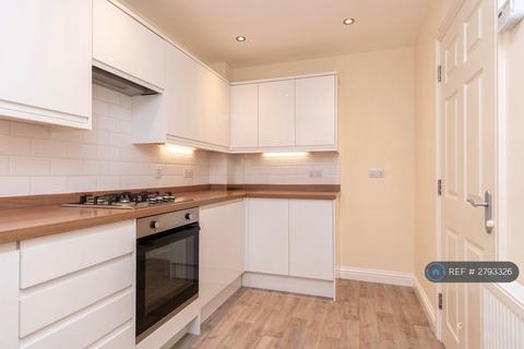 3 bedroom semi-detached house to rent, Park Road, Ryde, PO33